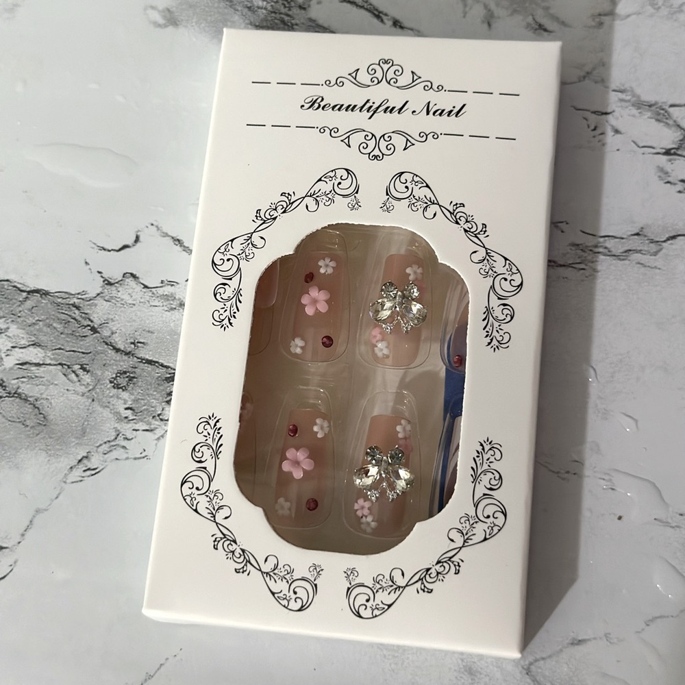 Press on nails